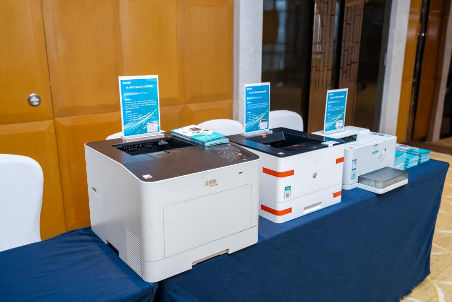 Öйú×ðÁú¼¯ÍÅ